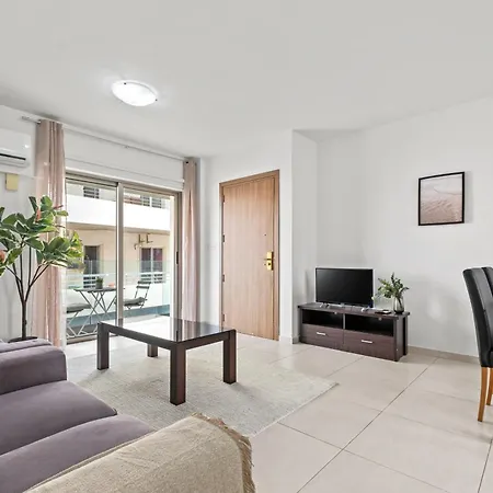 Apartment Downtown 2 Bedroom *